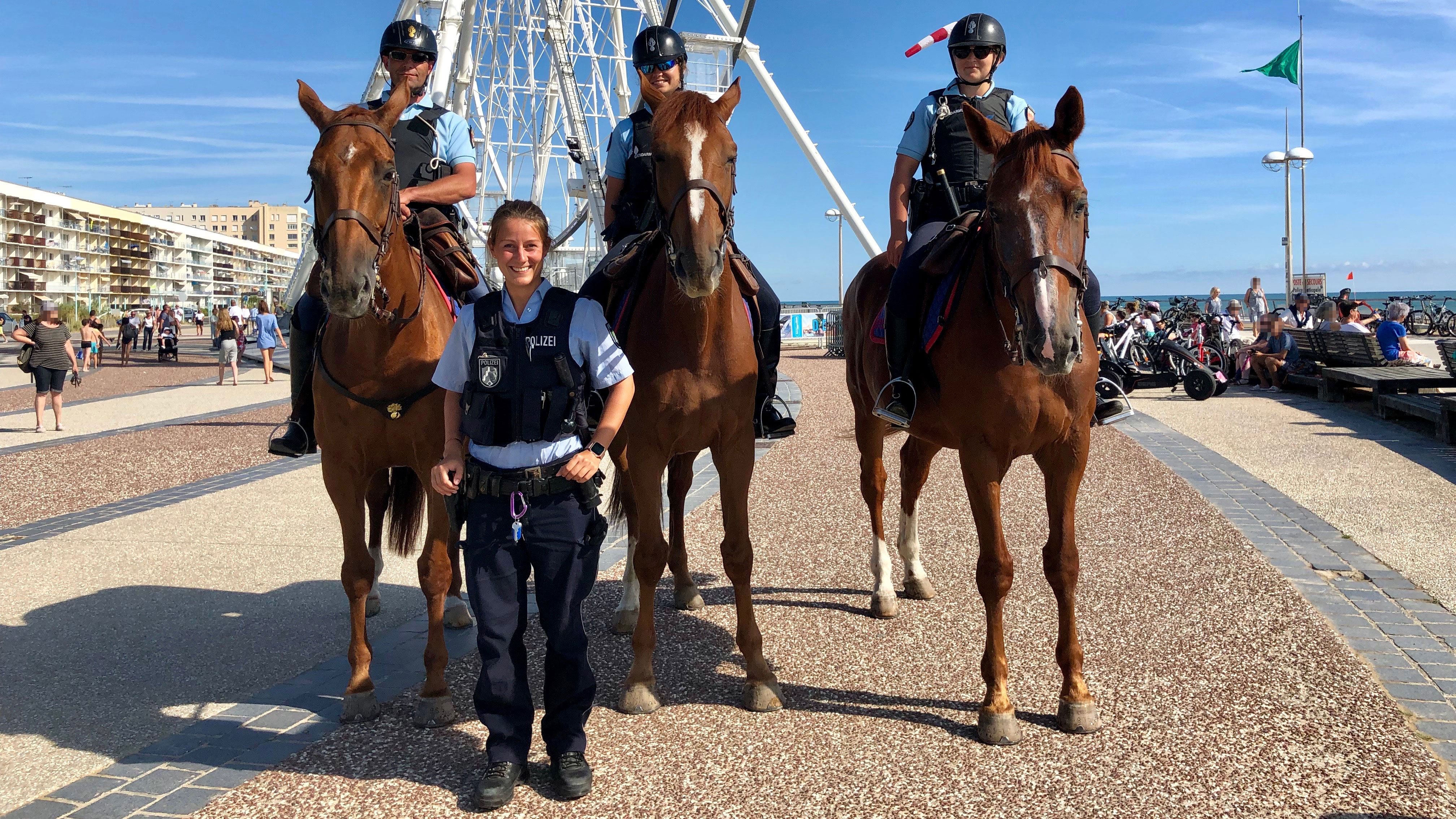 together with the "Garde républicaine" in front of the Ferris wheel in Saint-Jean-de-Monts