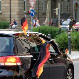 Autokorso mit Fußballfans